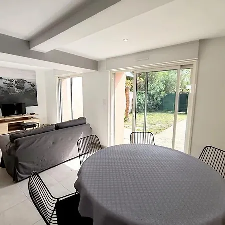 La Maison Joffre, 6 Voyageurs Nyaraló