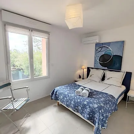 La Maison Joffre, 6 Voyageurs Nyaraló Theza