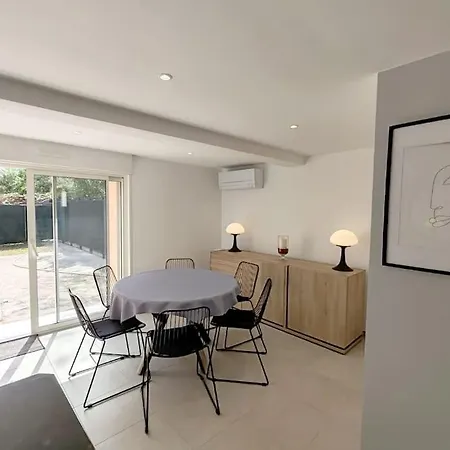 Nyaraló La Maison Joffre, 6 Voyageurs Theza